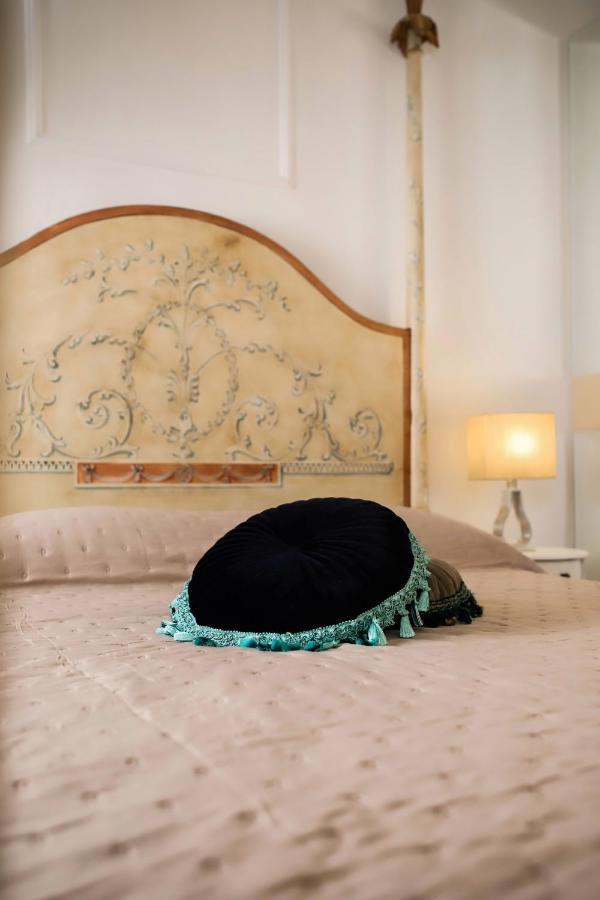Elephant In My Apartman *